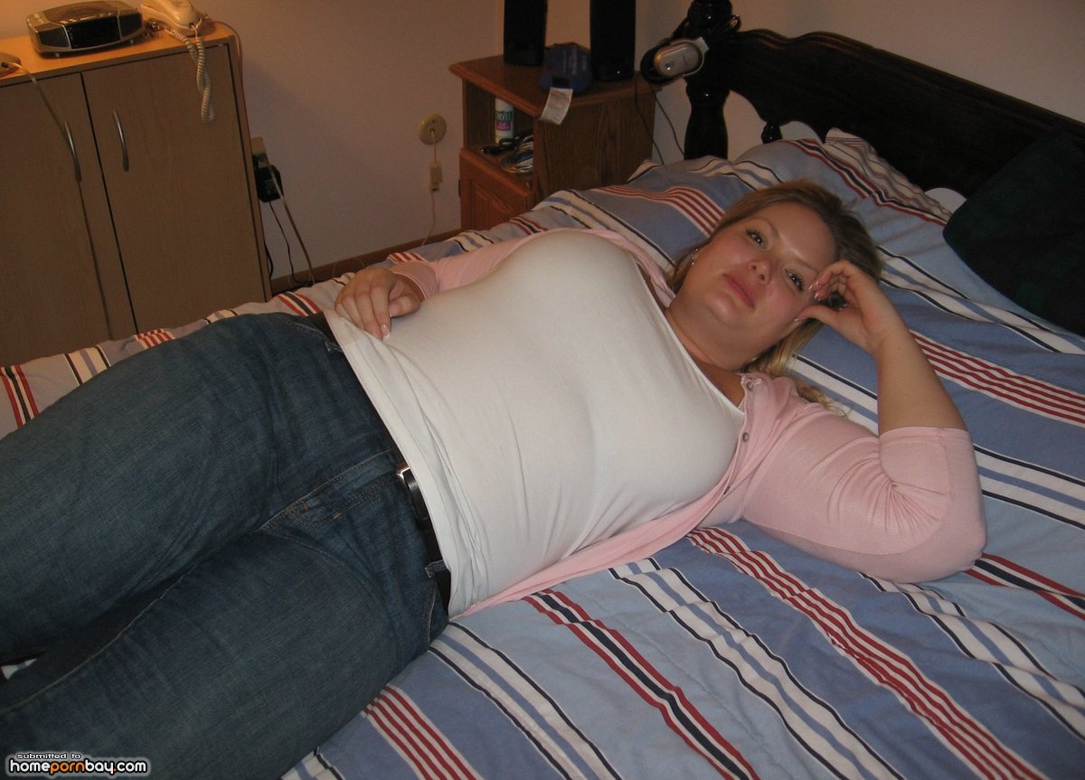 Amateur BBW Chubby Fat Girlfriend with Tattoo Wearing Jeans