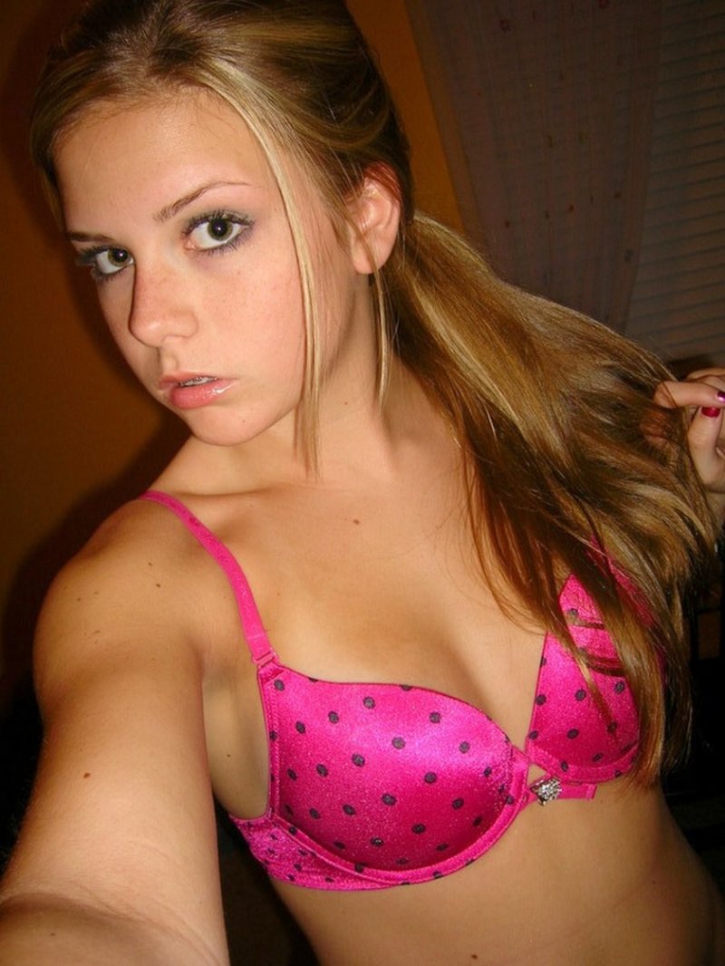 Amateur Shaved Brunette Girlfriend Camellia pic