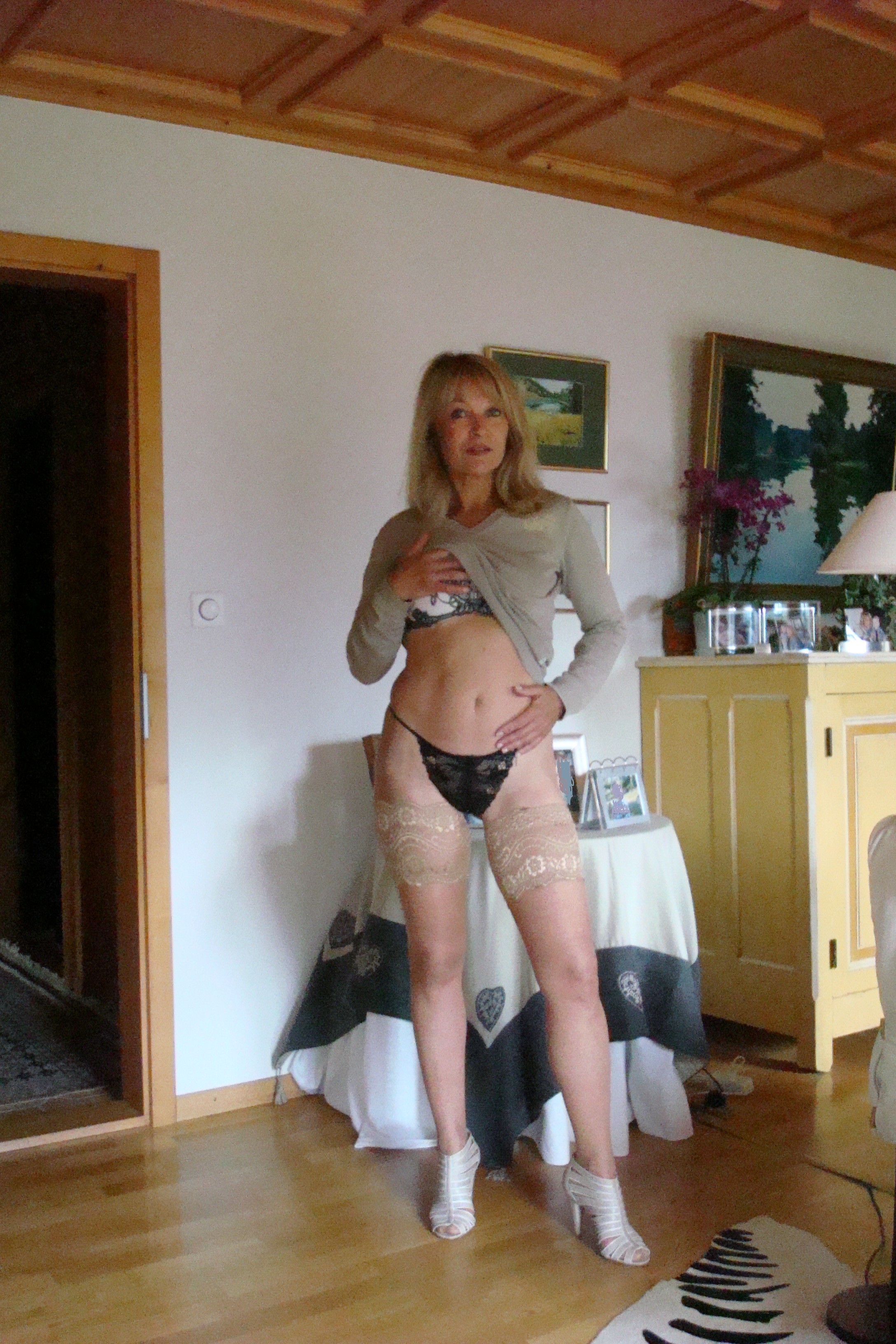 Amateur blonde milf stockings